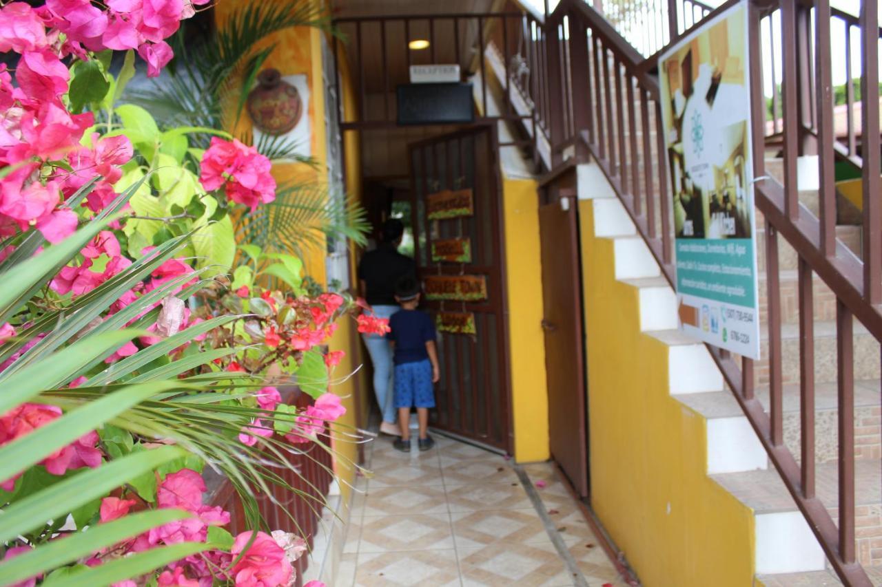 Boquete Town Hostal エクステリア 写真